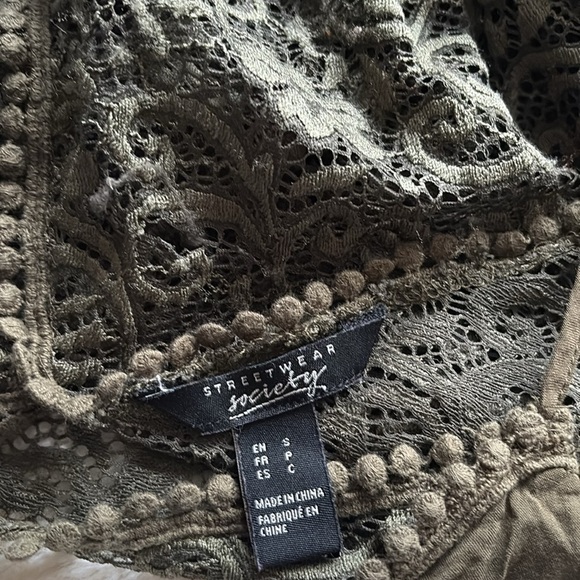 Streetwear Society Green Lace Trim Romper Size Small | Boho | Adjustable Straps| - Picture 7 of 8